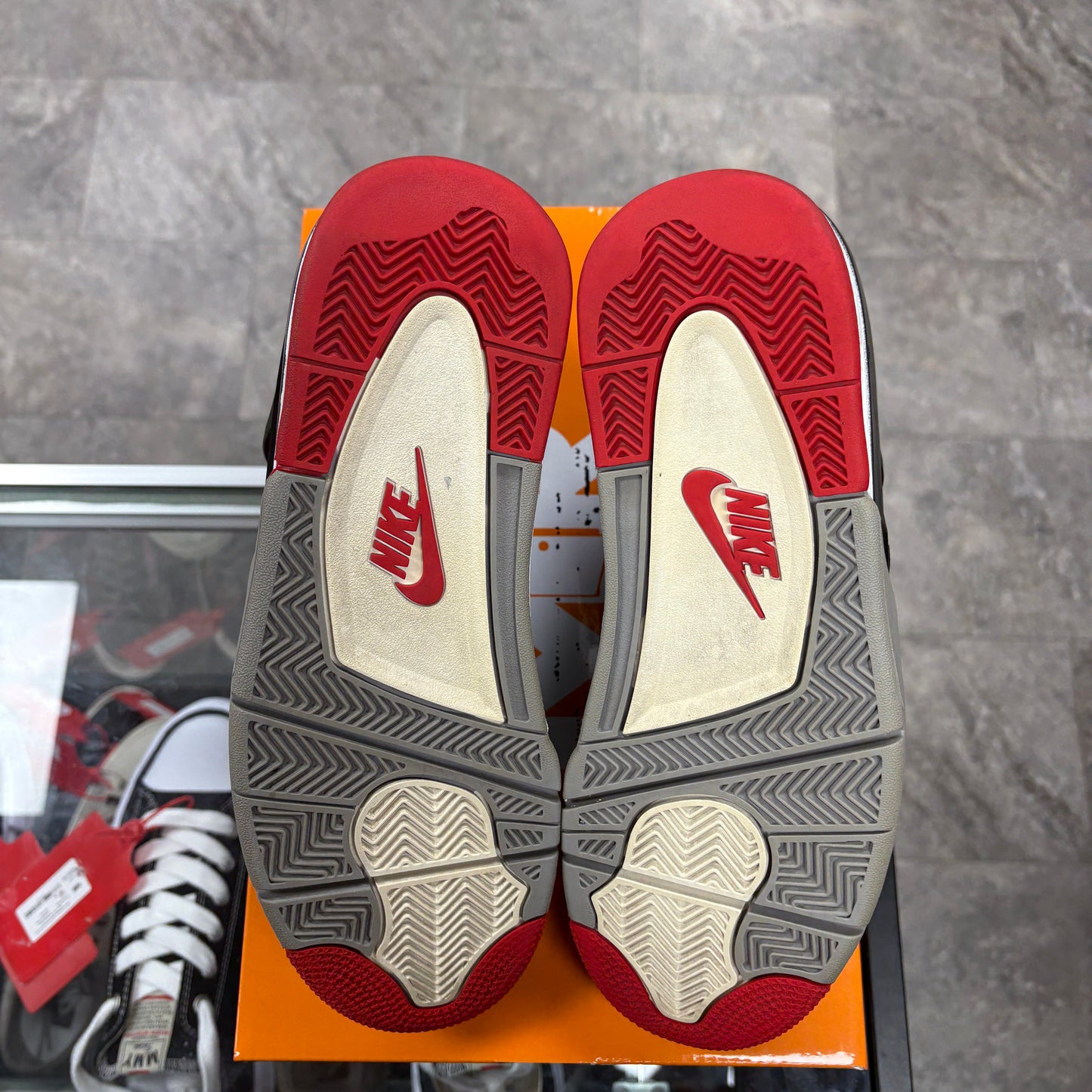 Jordan 4 Retro Bred (2019)