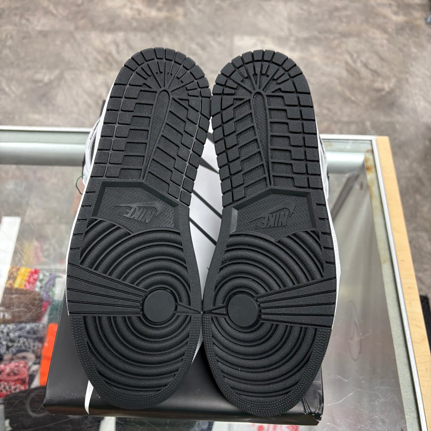 Jordan 1 Retro High OG Black White
