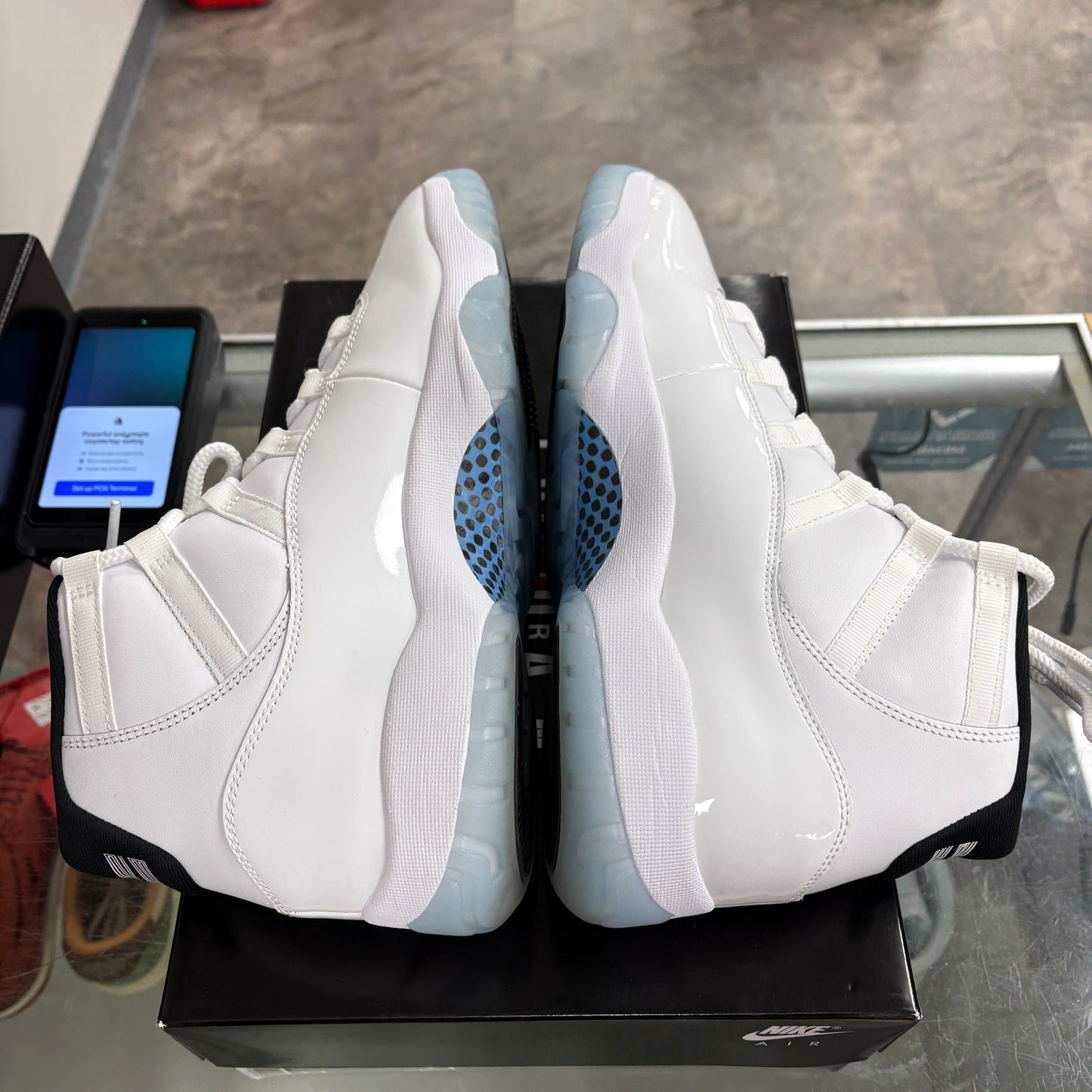 Jordan 11 Retro Legend Blue (2024)