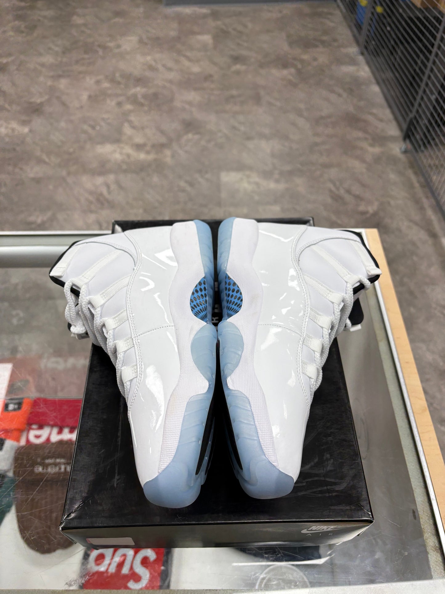 Jordan 11 Retro Legend Blue (2024)
