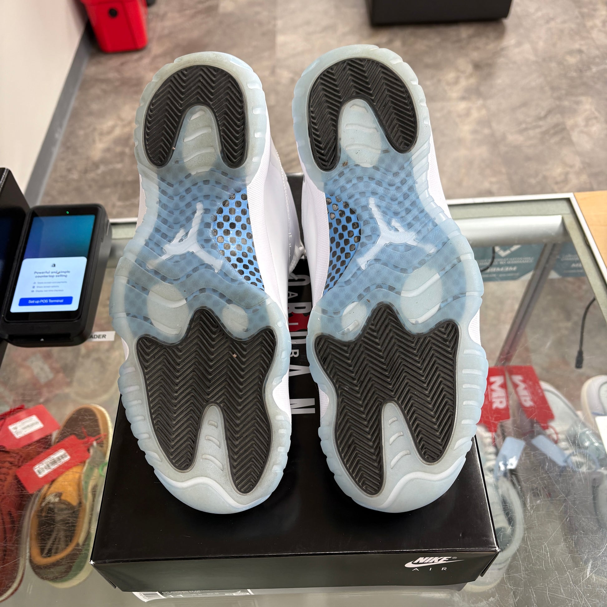 Jordan 11 Retro Legend Blue (2024)