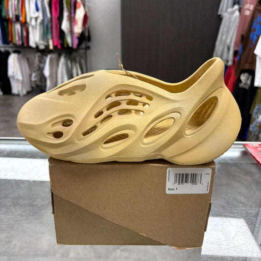 adidas Yeezy Foam RNNR Sand