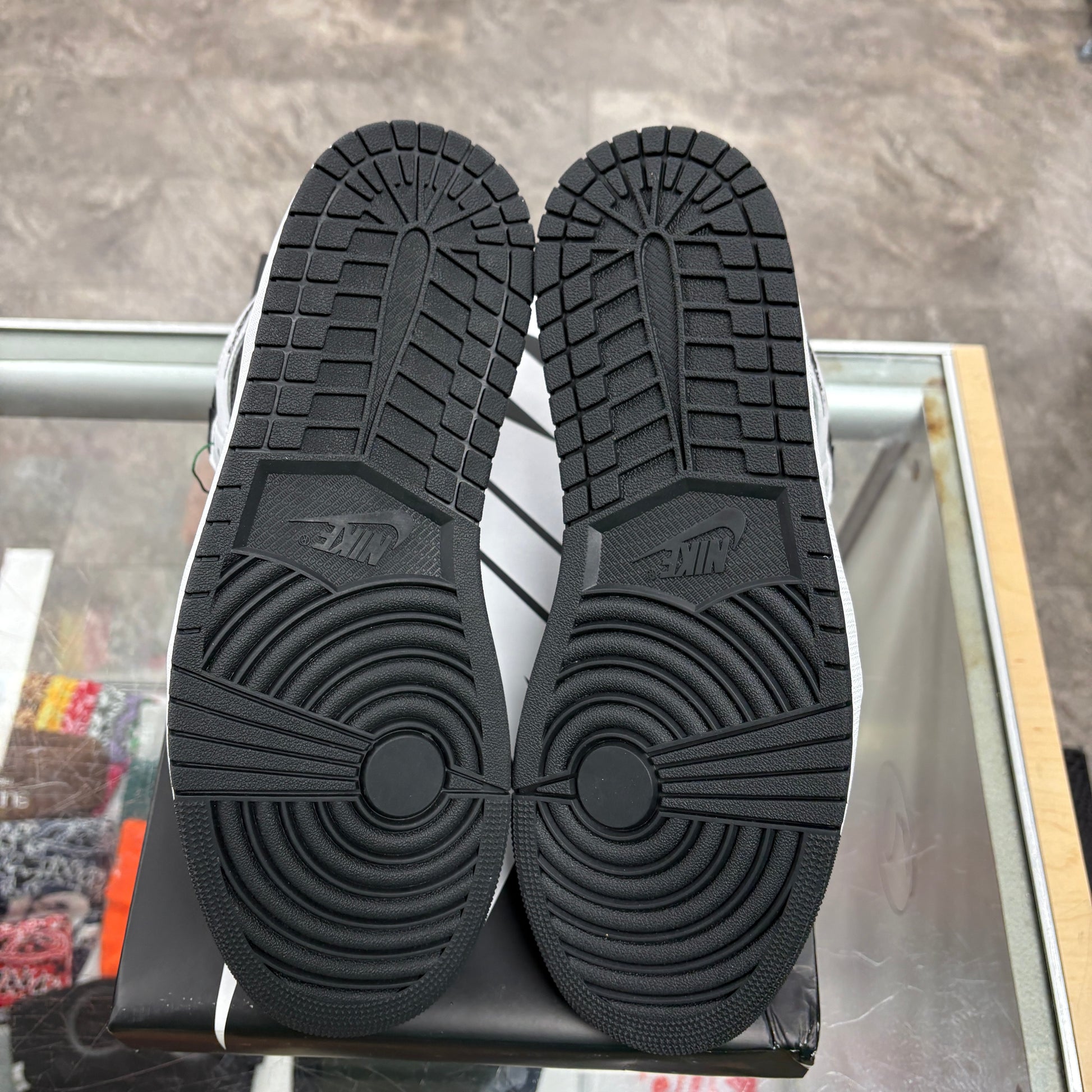 Jordan 1 Retro High OG Black White