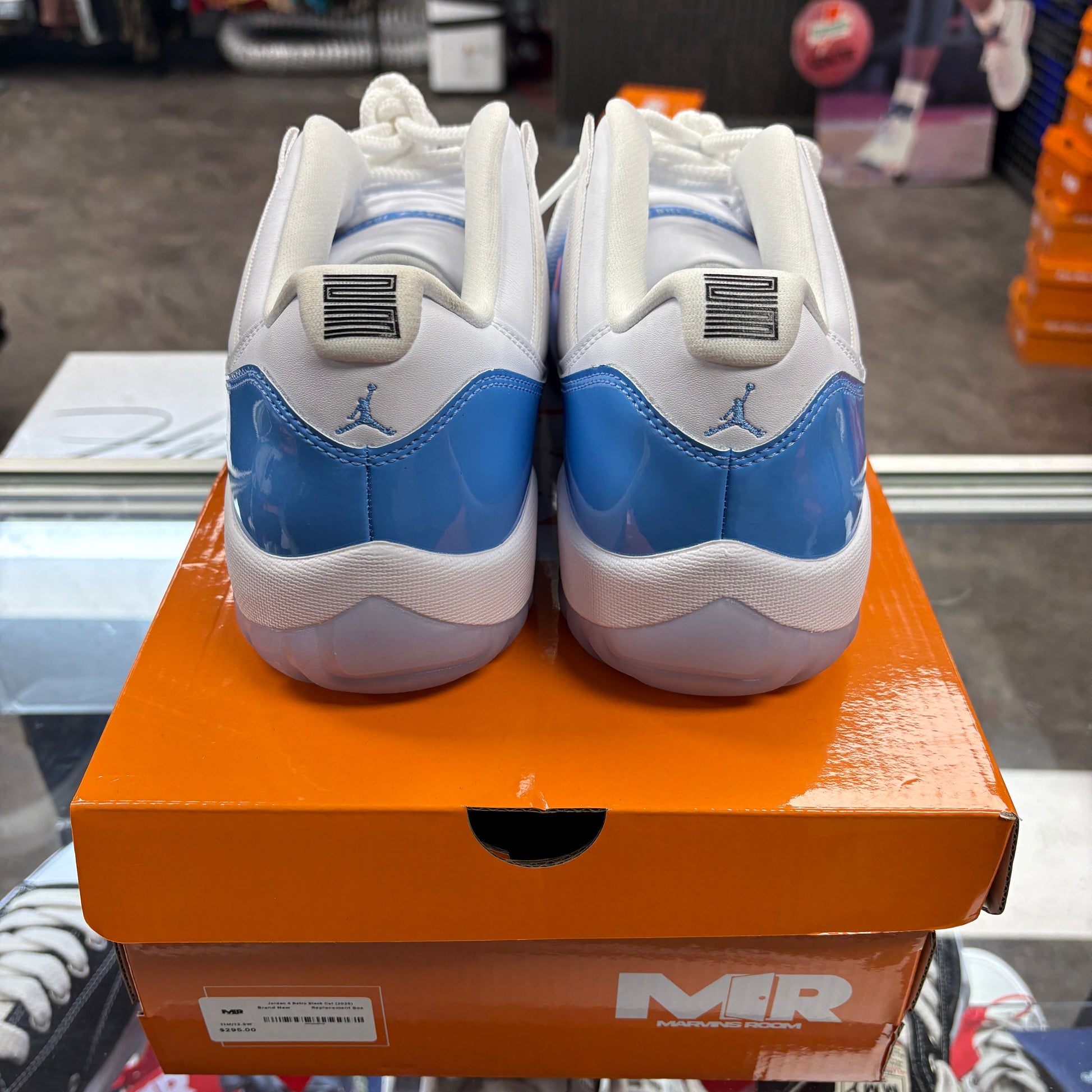 Jordan 11 Retro Low University Blue (2026)