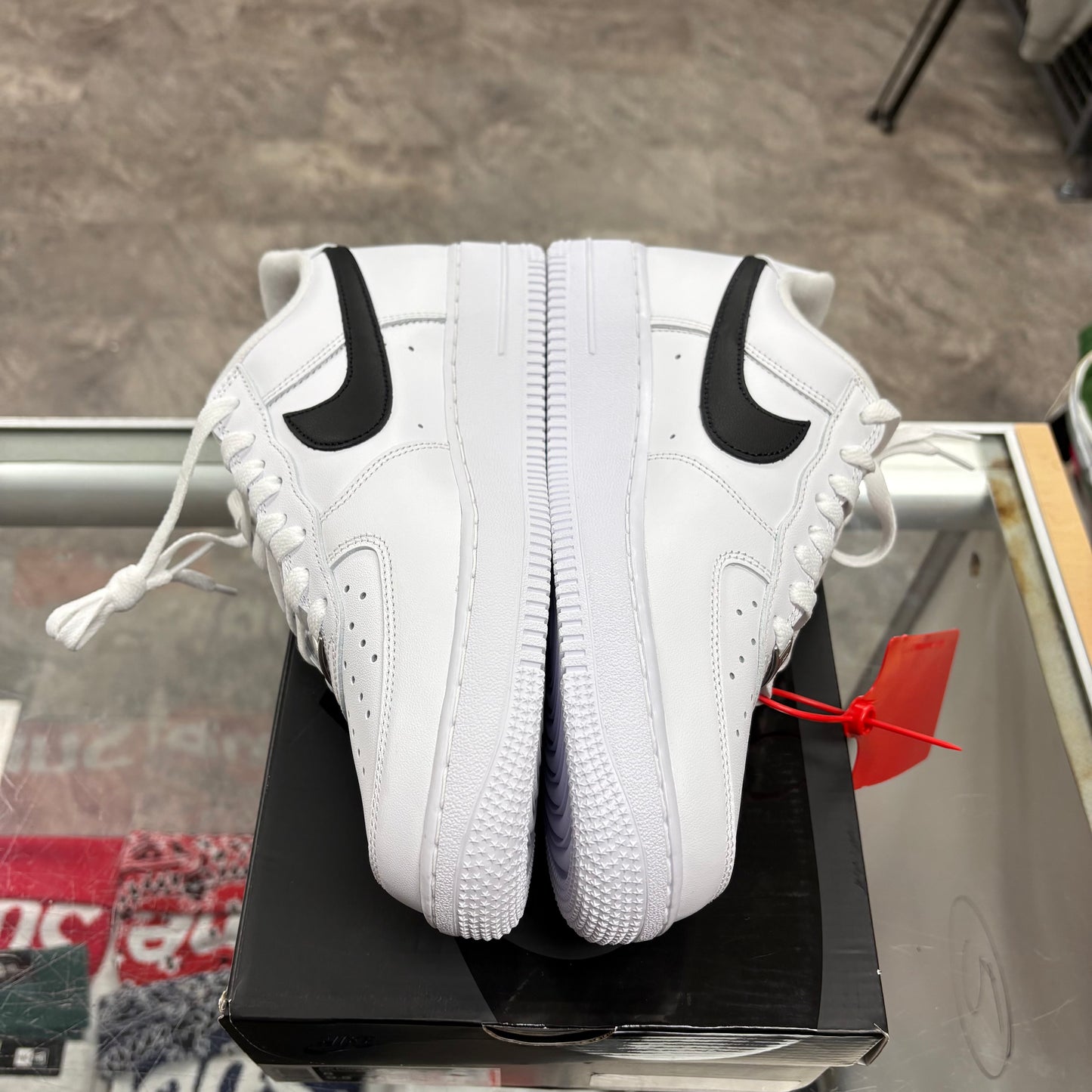 Nike Air Force 1 Low Supreme White Black