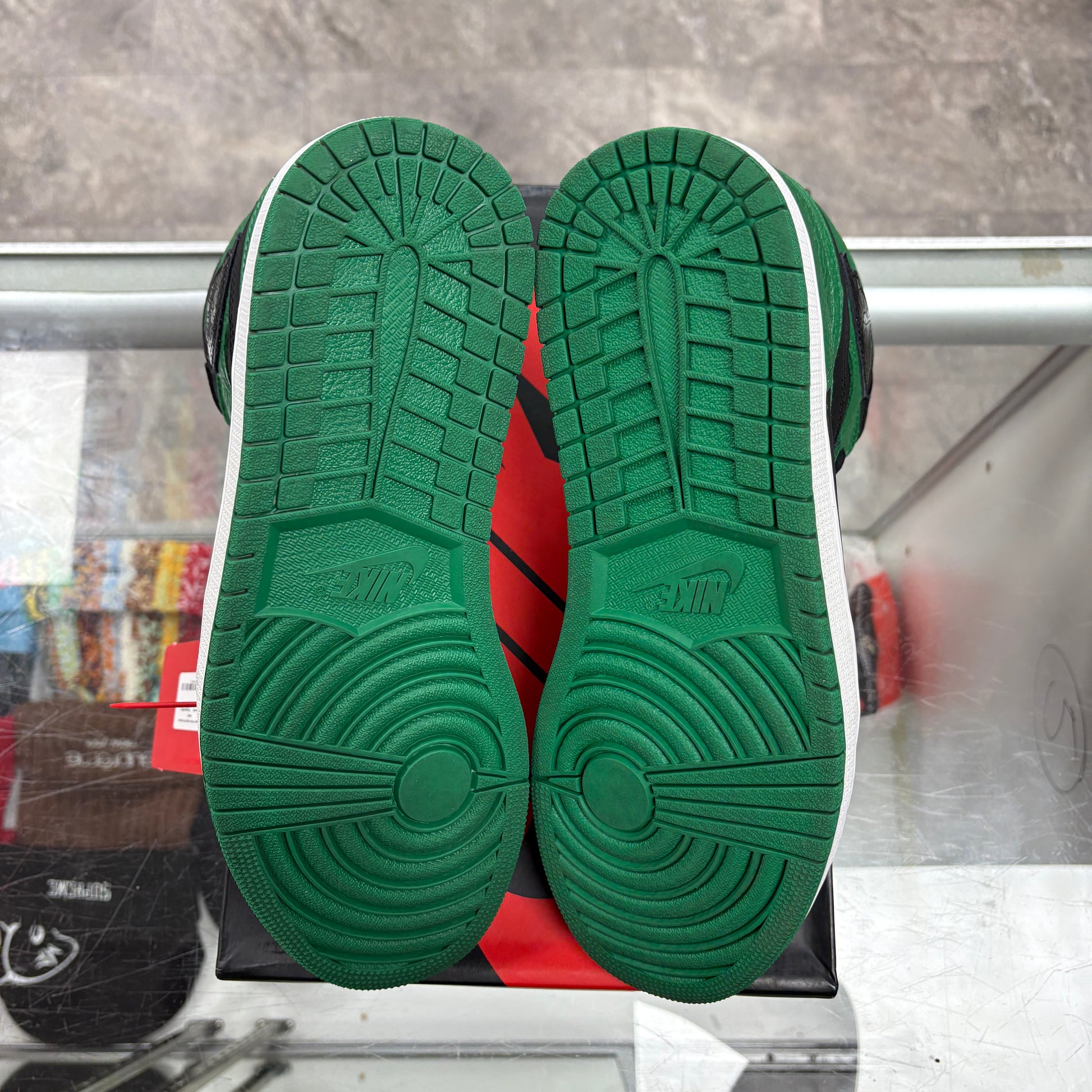 Air Jordan 1 Retro High Pine Green