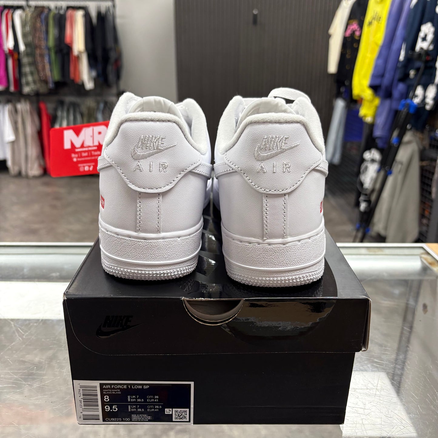 Nike Air Force 1 Low Supreme White