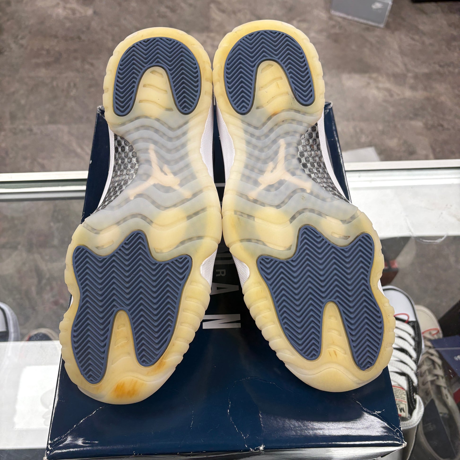 Jordan 11 Retro Low Diffused Blue
