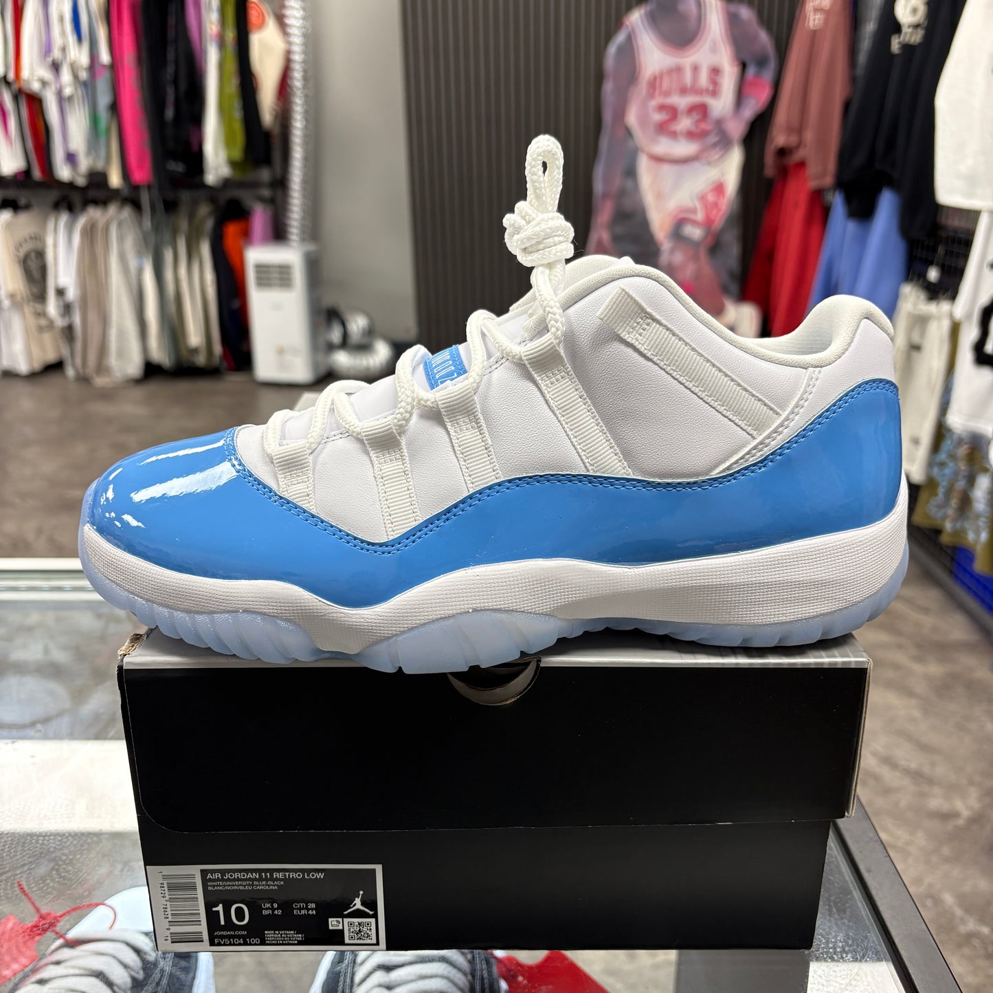 Jordan 11 Retro Low University Blue (2026)