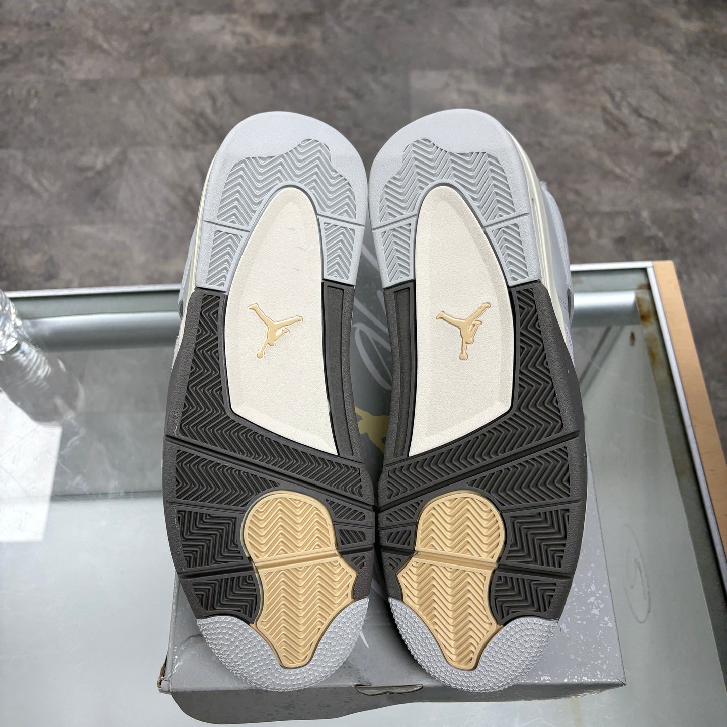 Jordan 4 Retro SE Craft Photon Dust