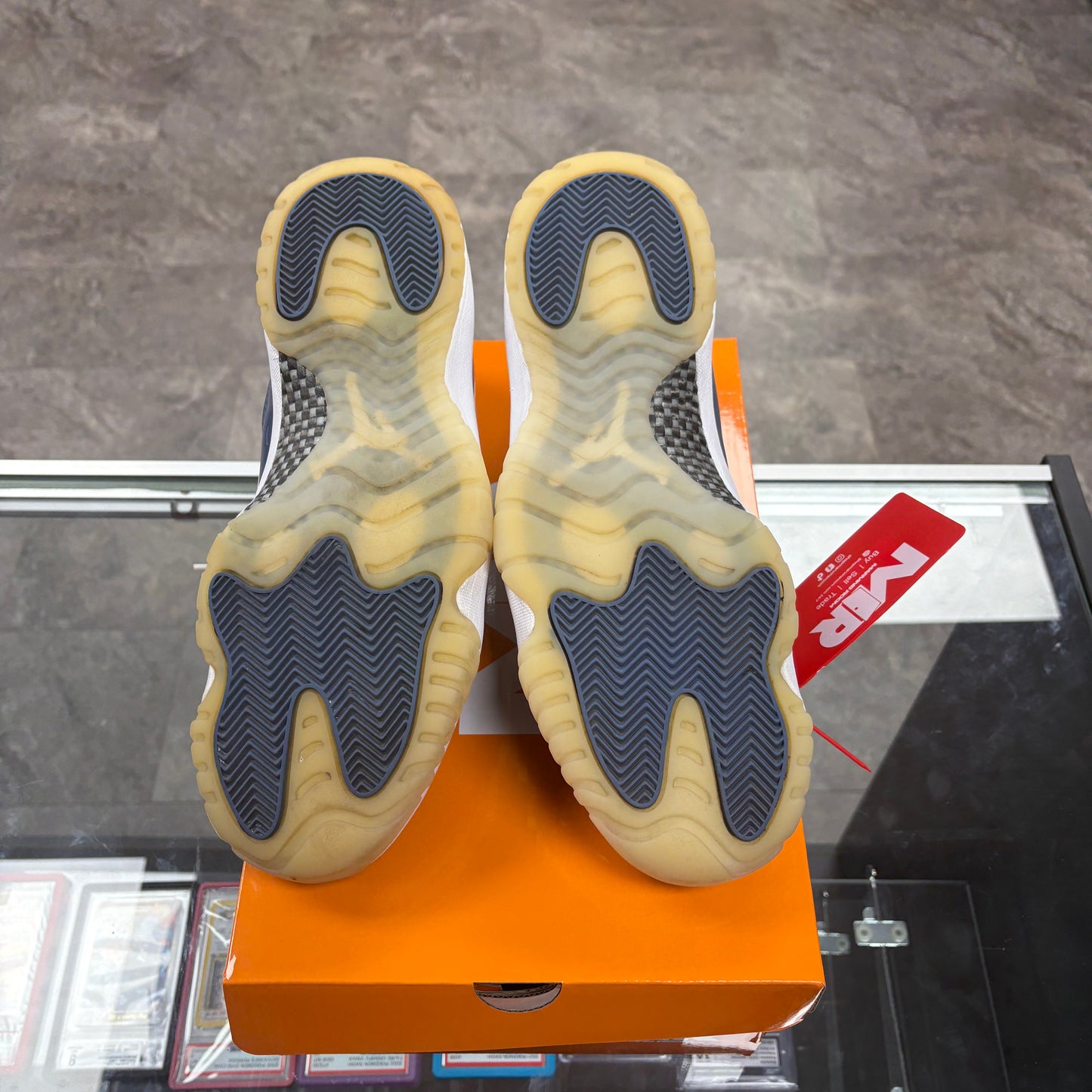 Jordan 11 Retro Low Diffused Blue