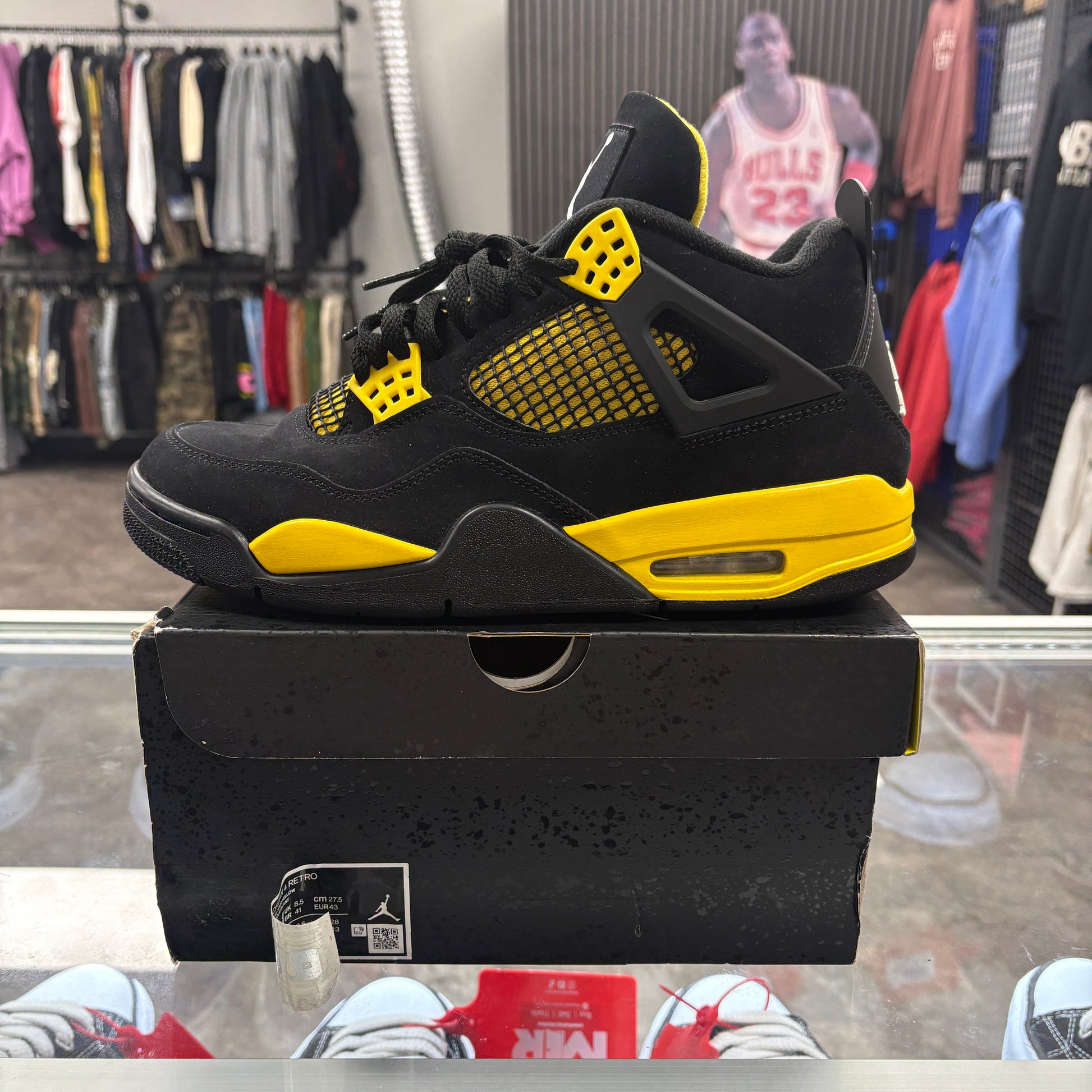 Jordan 4 Retro Thunder (2023)