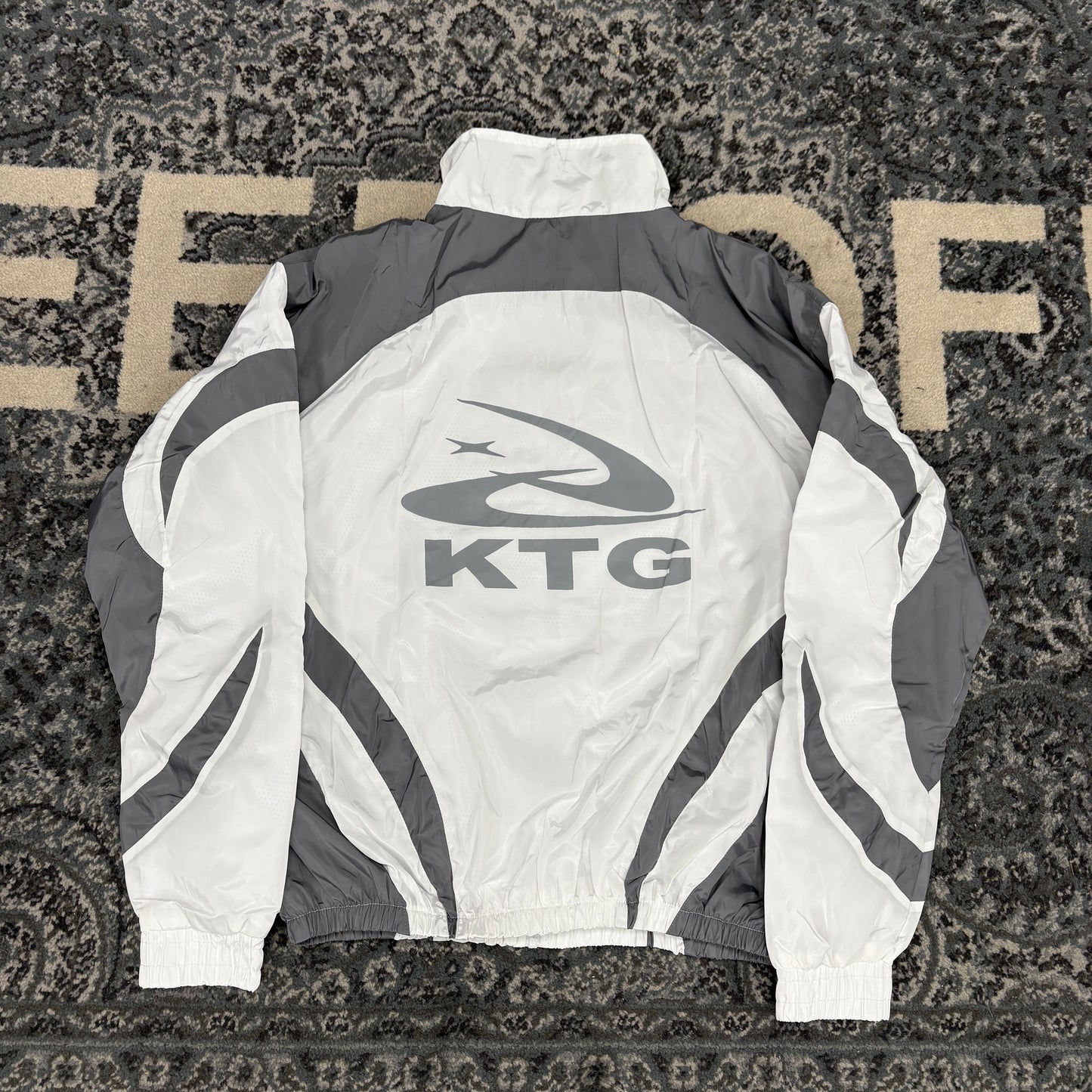 Kash Talk Nylon Windbreaker Set (White Grey)