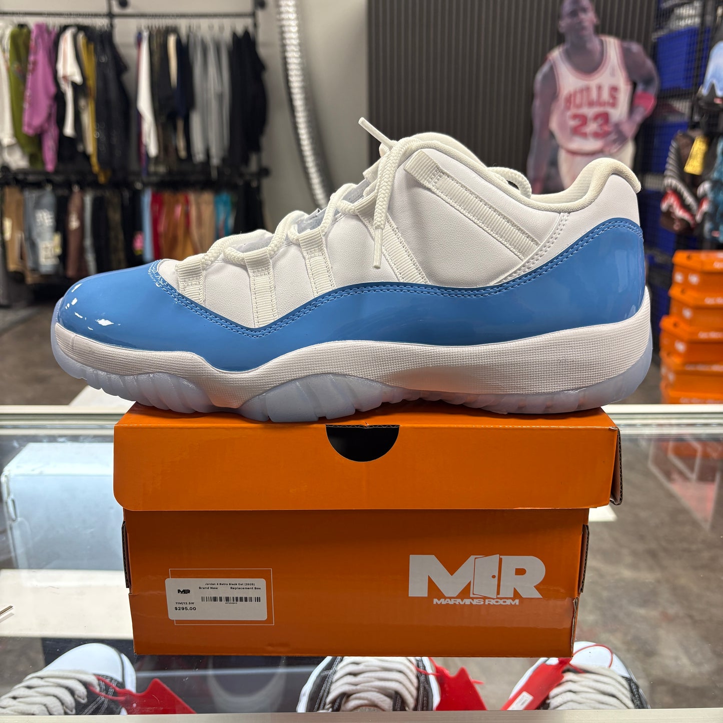 Jordan 11 Retro Low University Blue (2026)