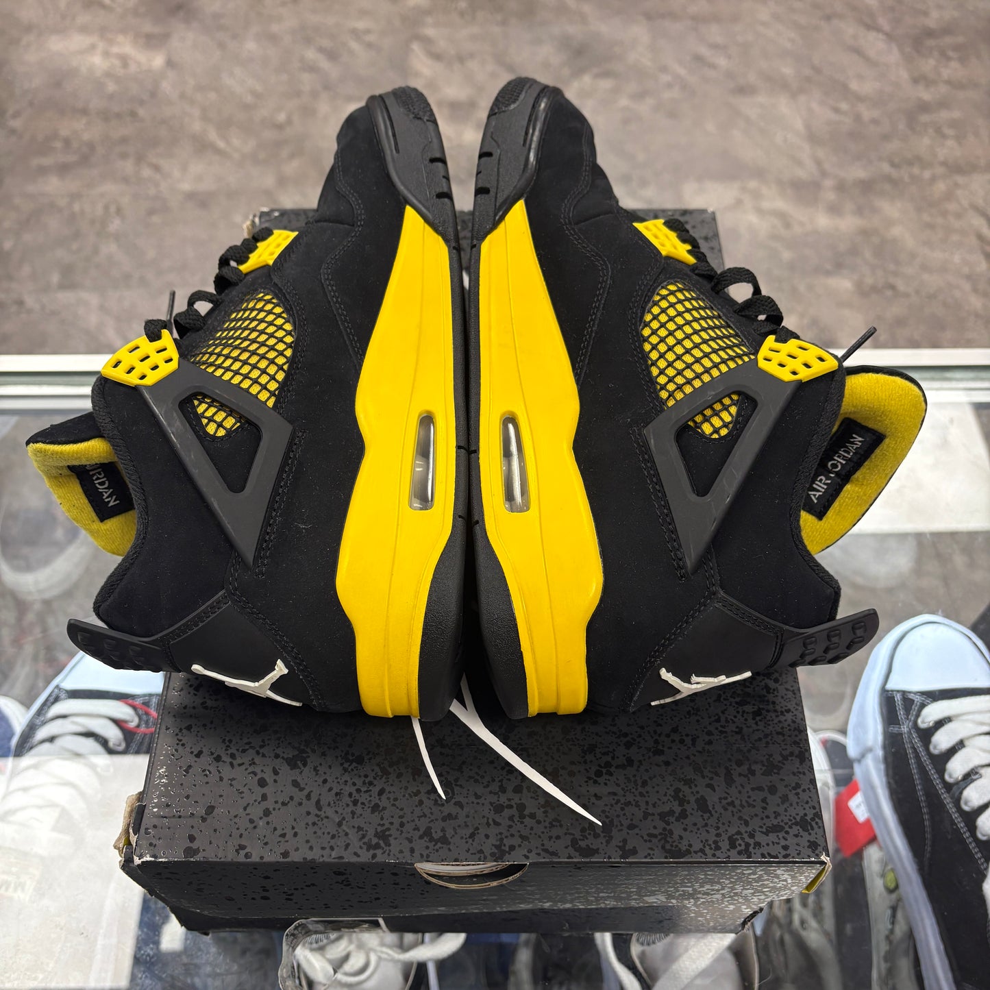 Jordan 4 Retro Thunder (2023)
