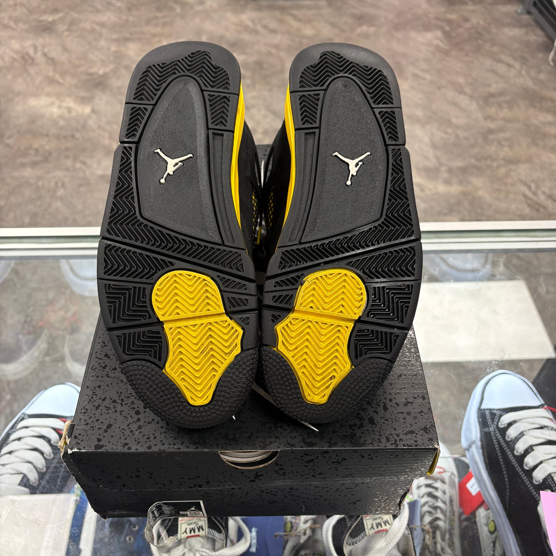 Jordan 4 Retro Thunder (2023)