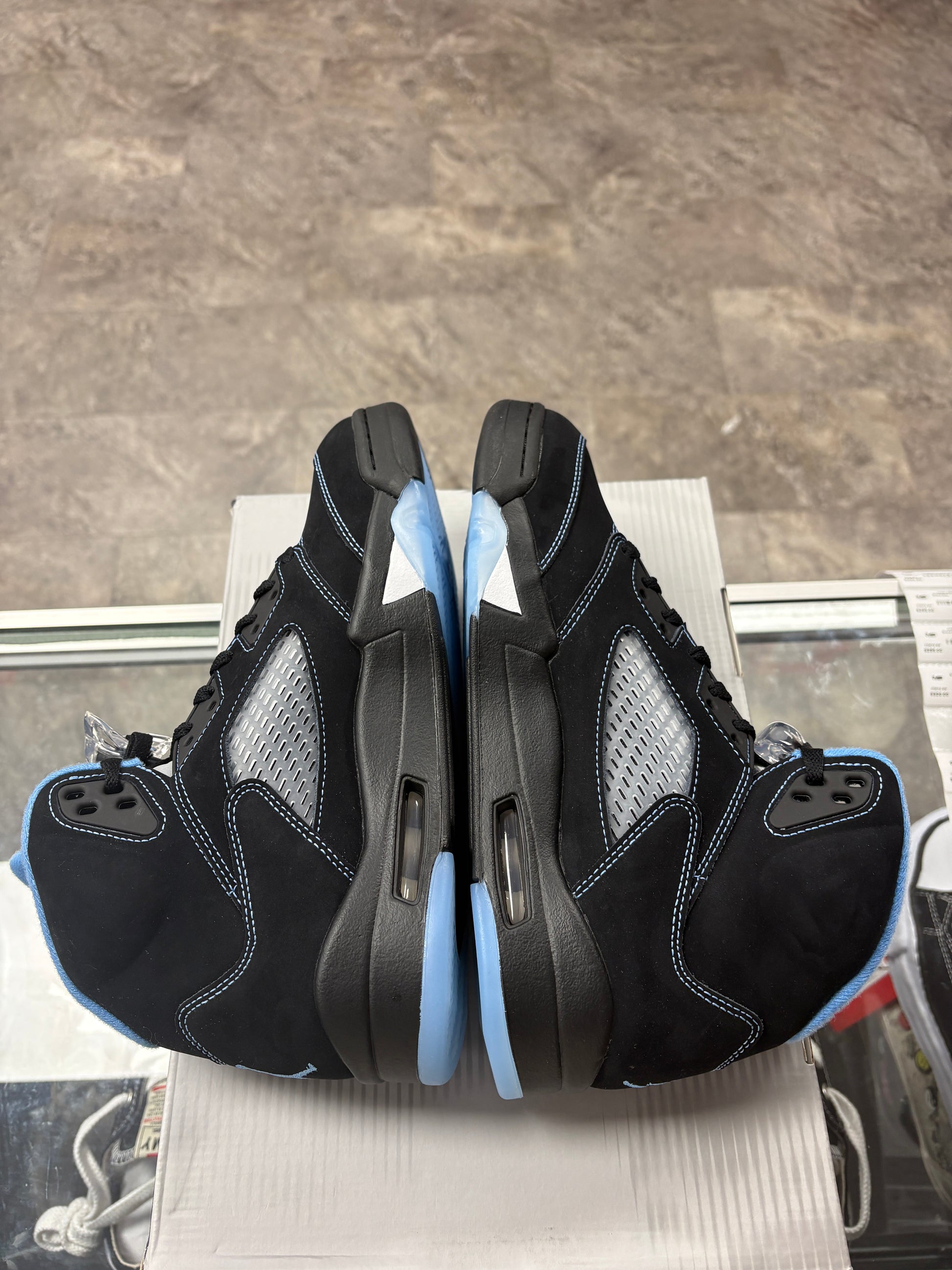Jordan 5 Retro Black University Blue (2026)