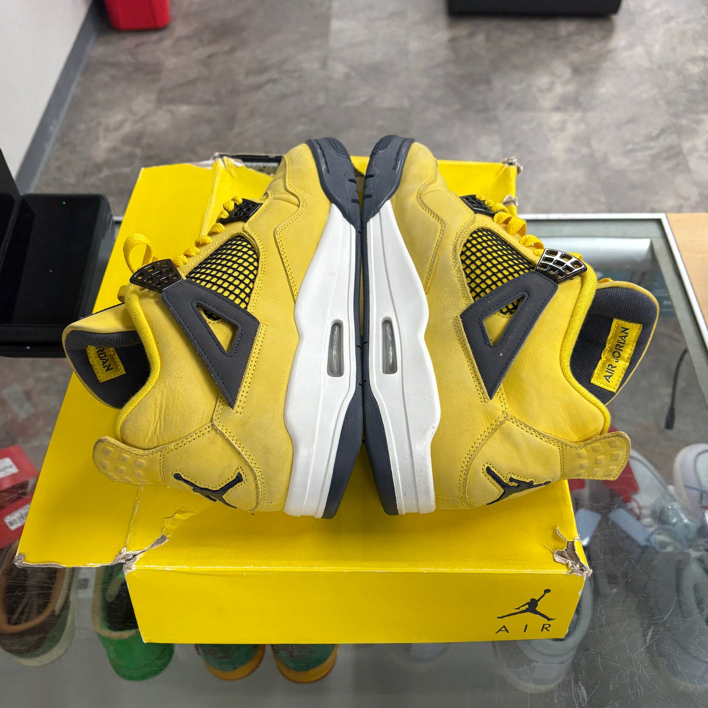 Jordan 4 Retro Lightning (2021)