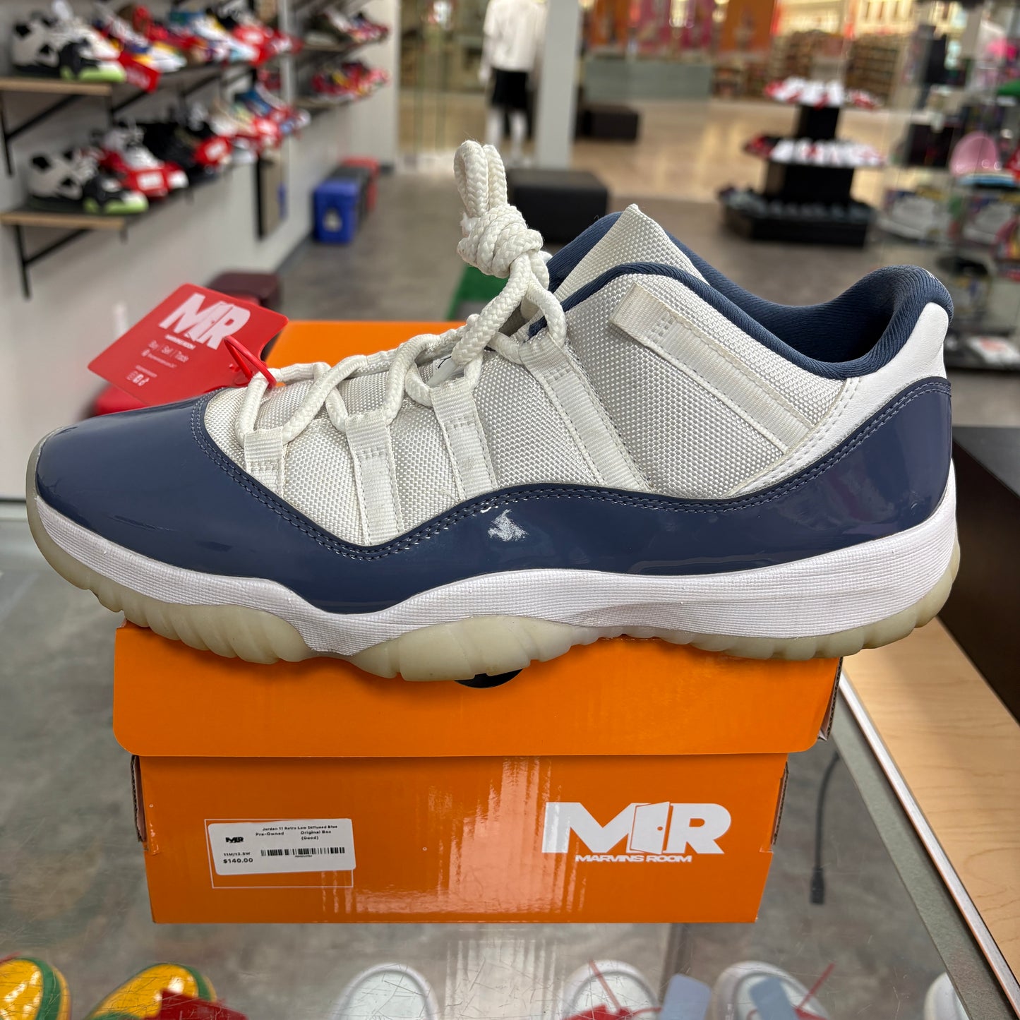 Jordan 11 Retro Low Diffused Blue