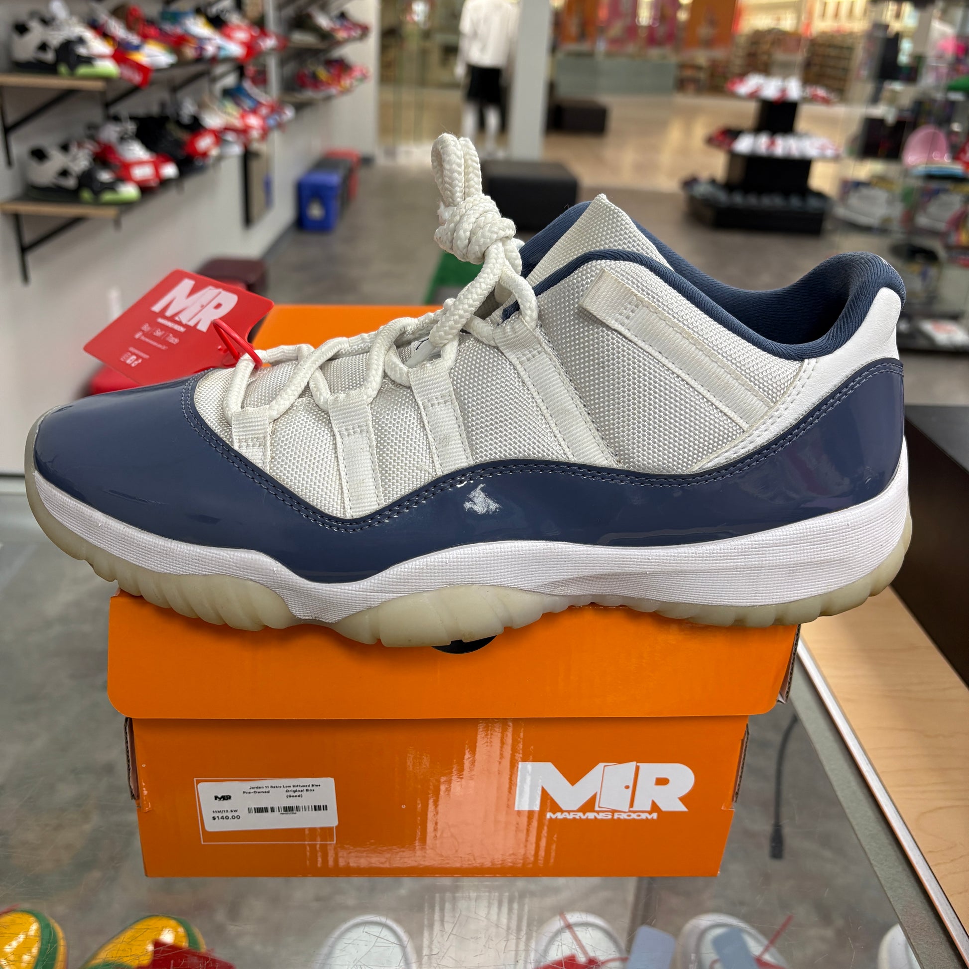 Jordan 11 Retro Low Diffused Blue