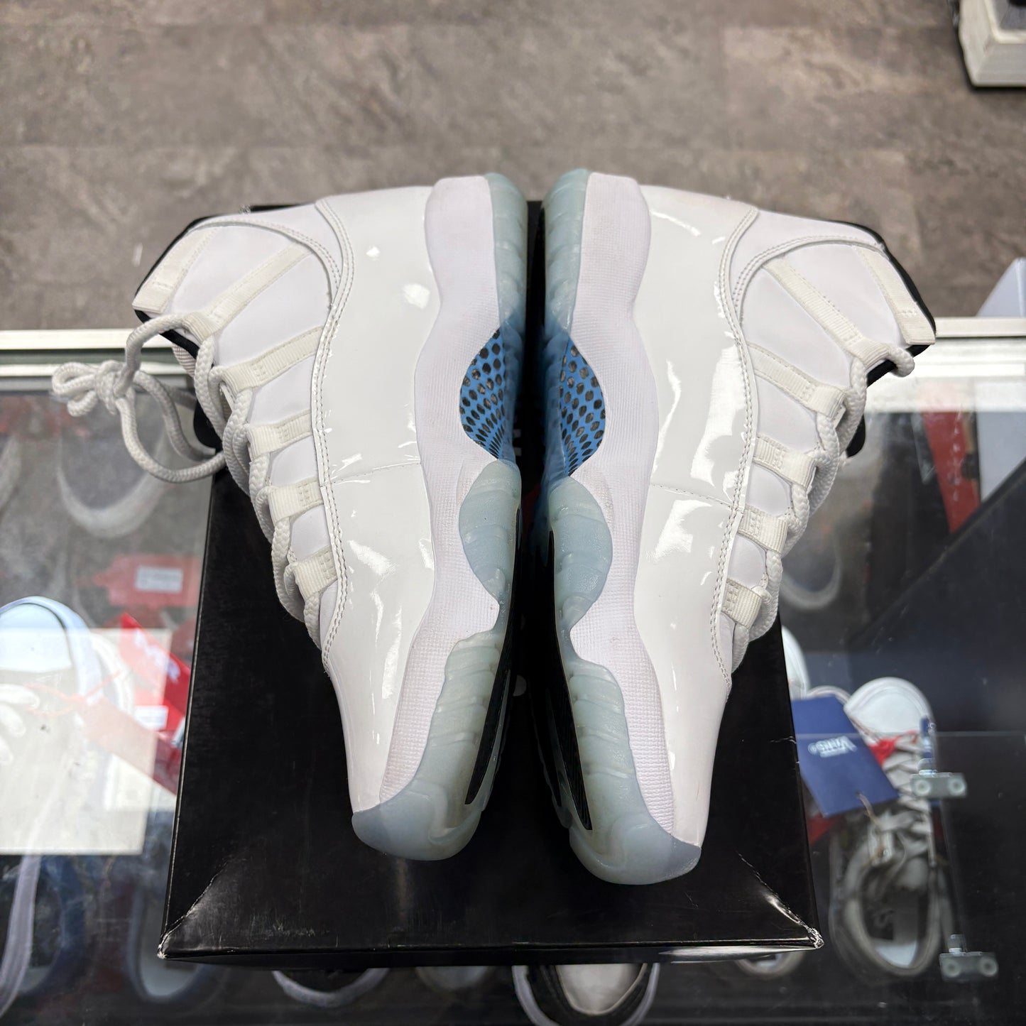 Jordan 11 Retro Legend Blue (2024)