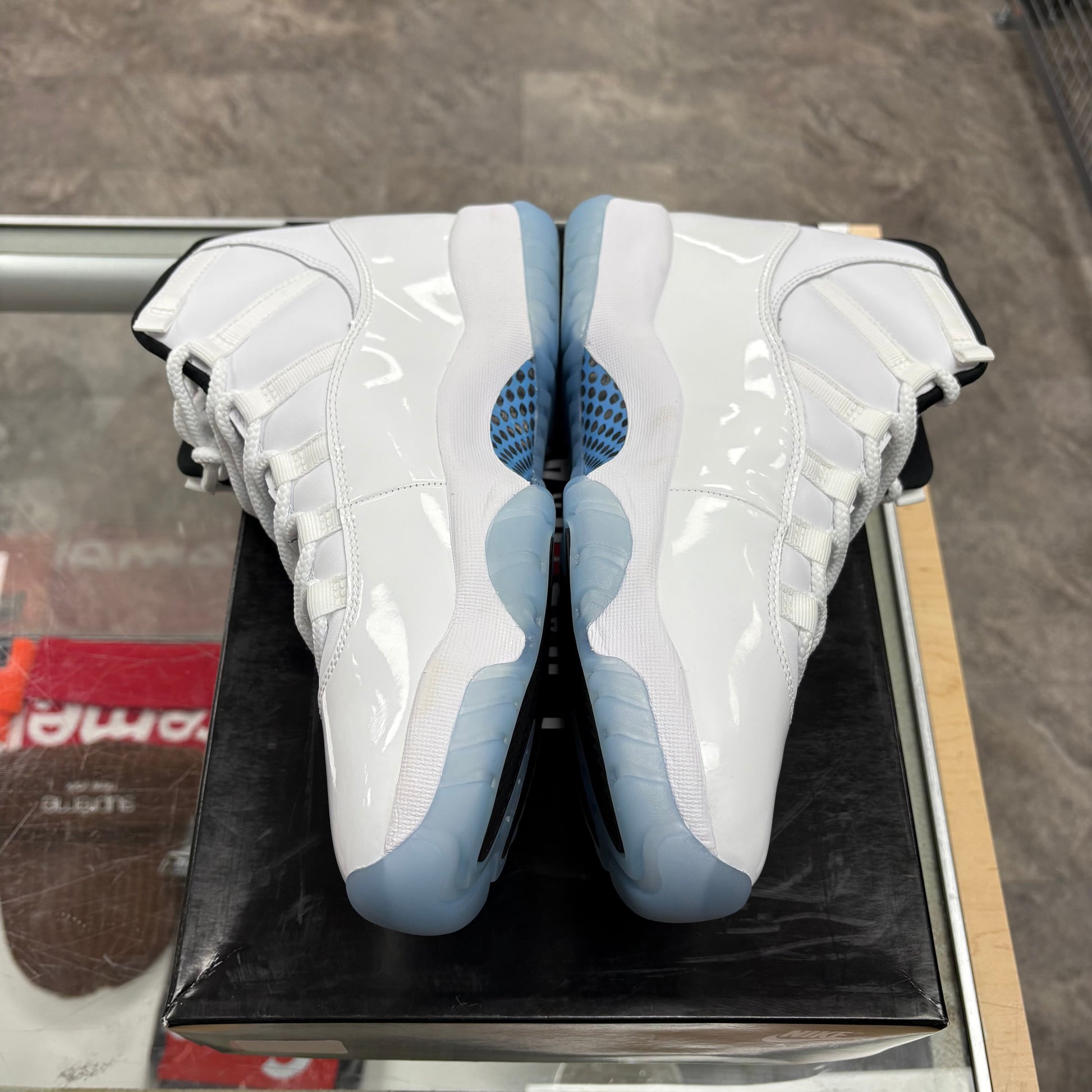 Jordan 11 Retro Legend Blue (2024)