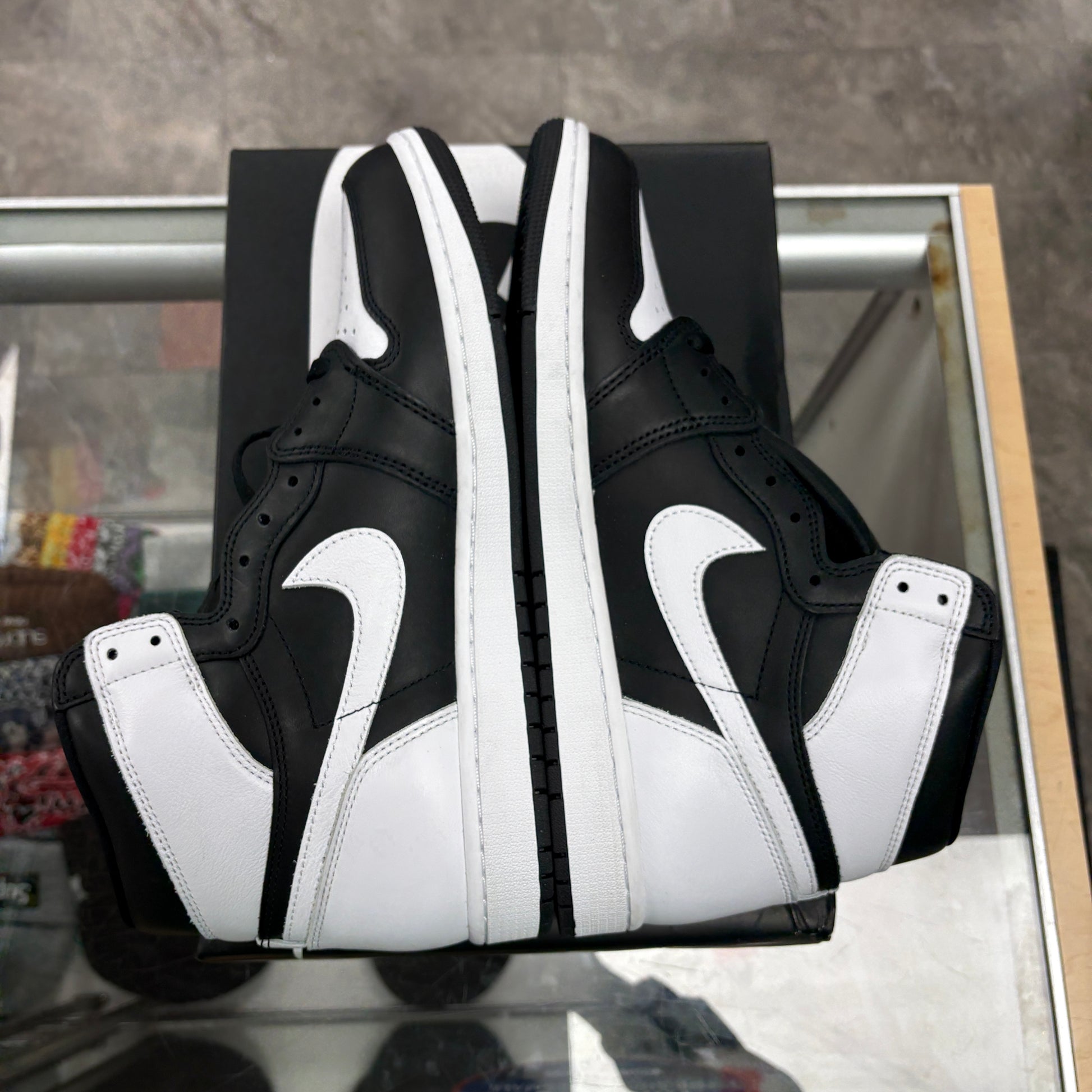Jordan 1 Retro High OG Black White