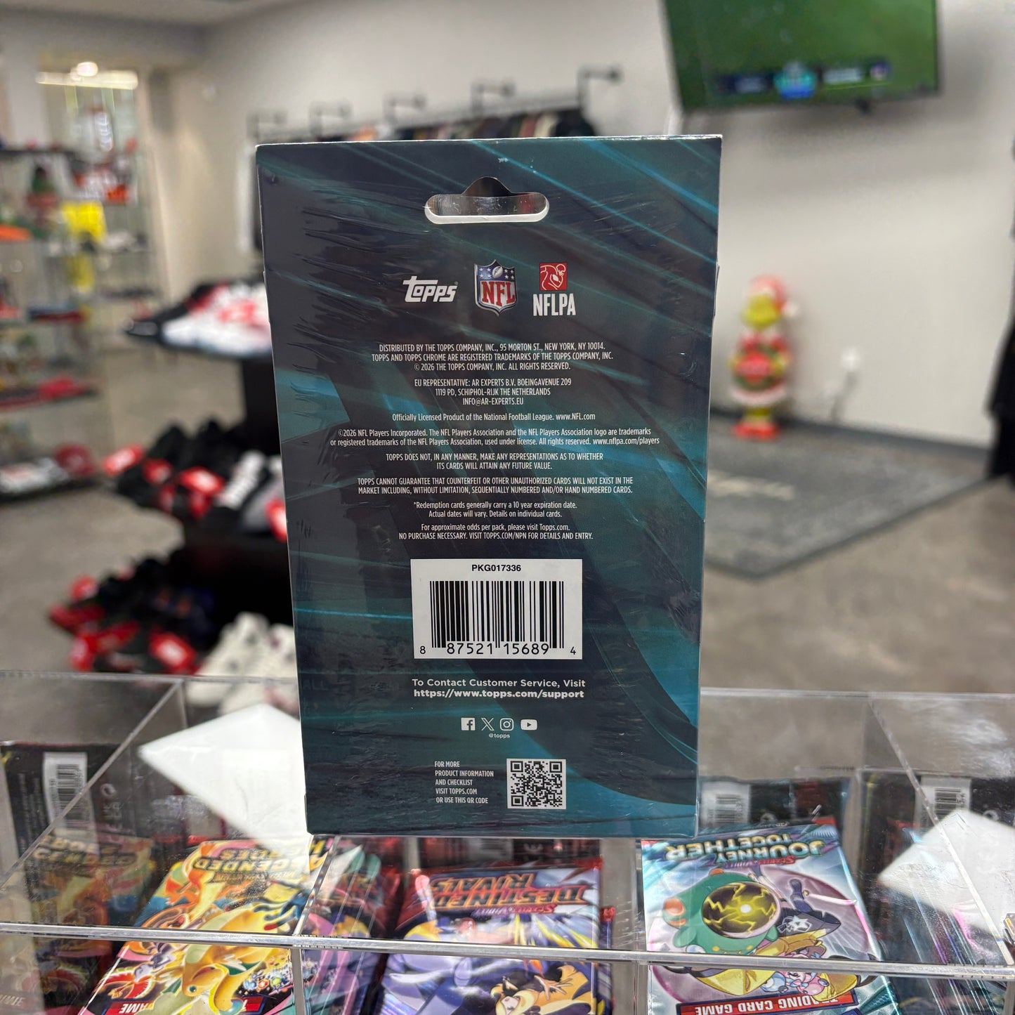 2025 Topps Chrome Football Hanger Box