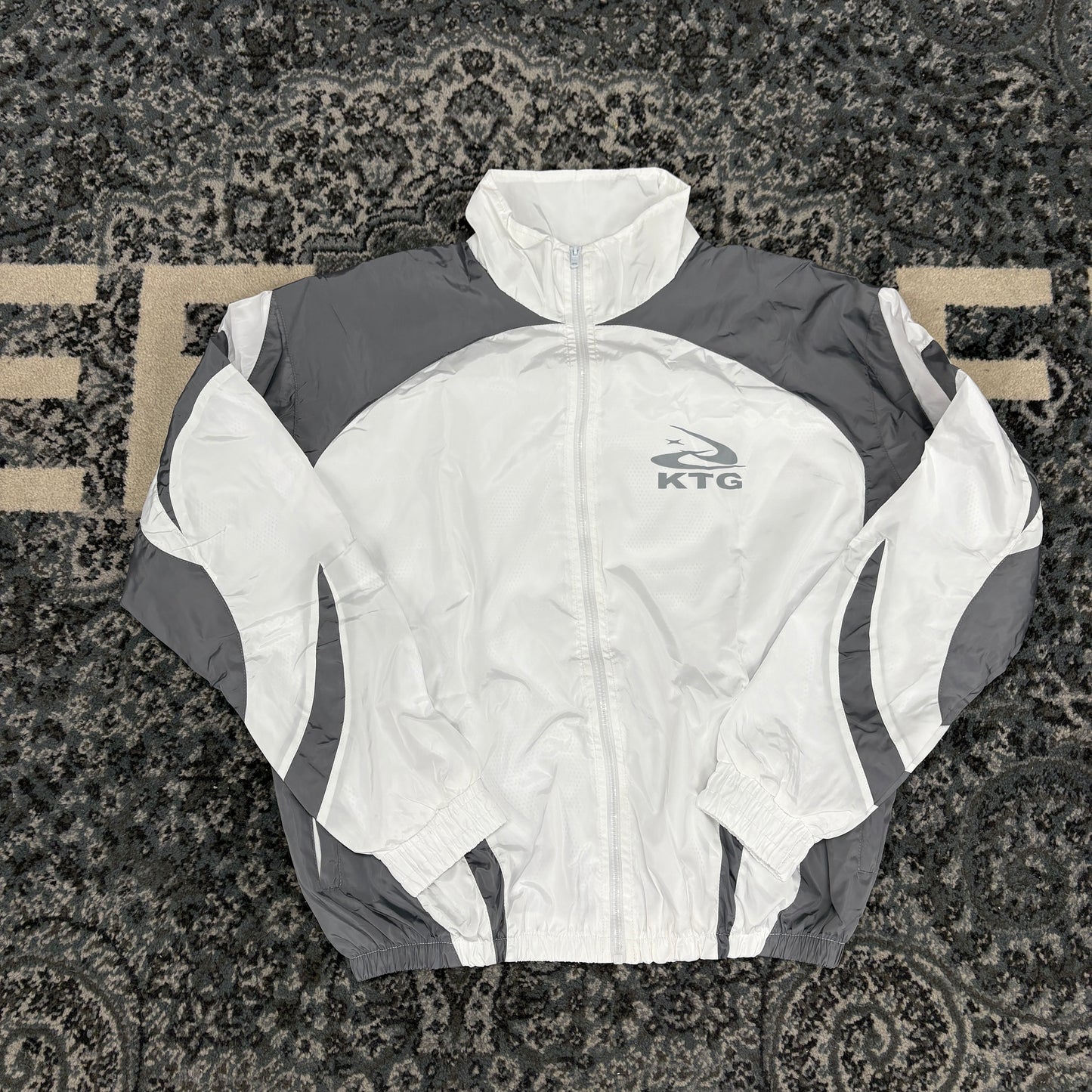 Kash Talk Nylon Windbreaker Set (White Grey)