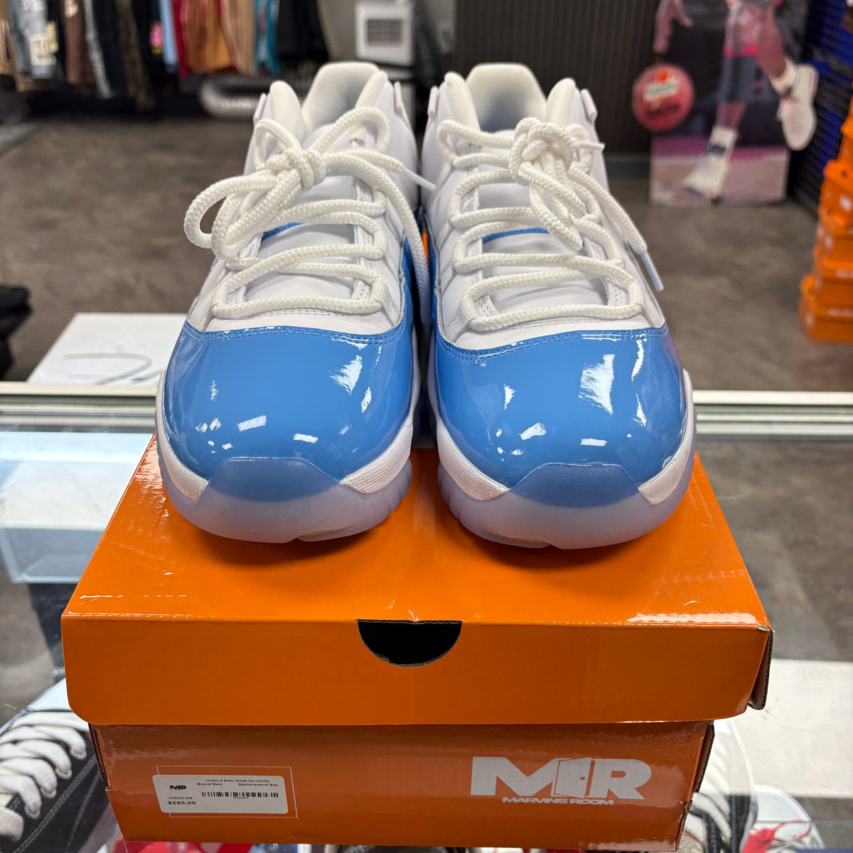 Jordan 11 Retro Low University Blue (2026)