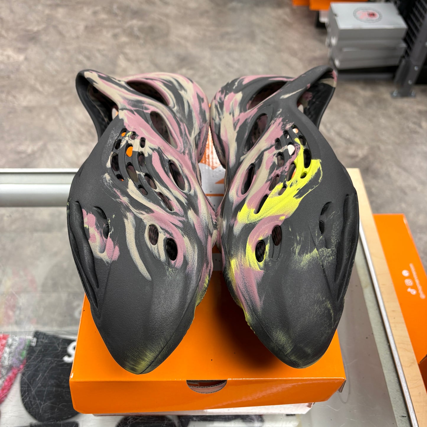 adidas Yeezy Foam RNR MX Carbon