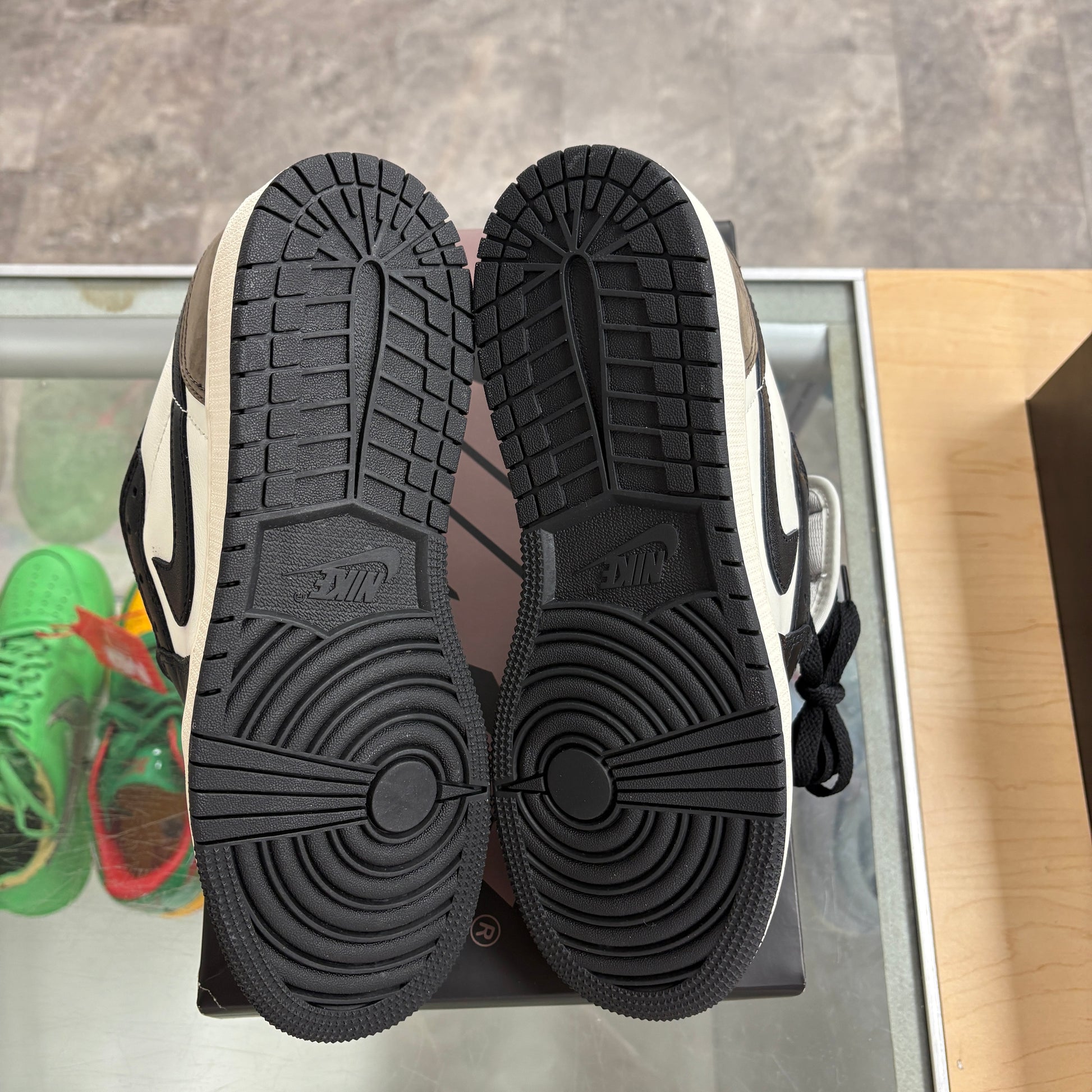 Jordan 1 Retro Low OG Mocha (GS)