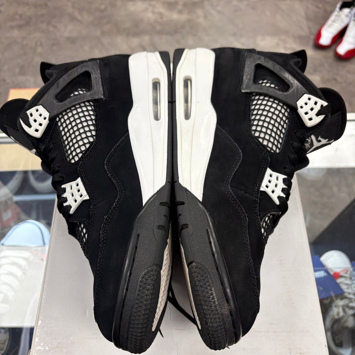 Jordan 4 Retro White Thunder