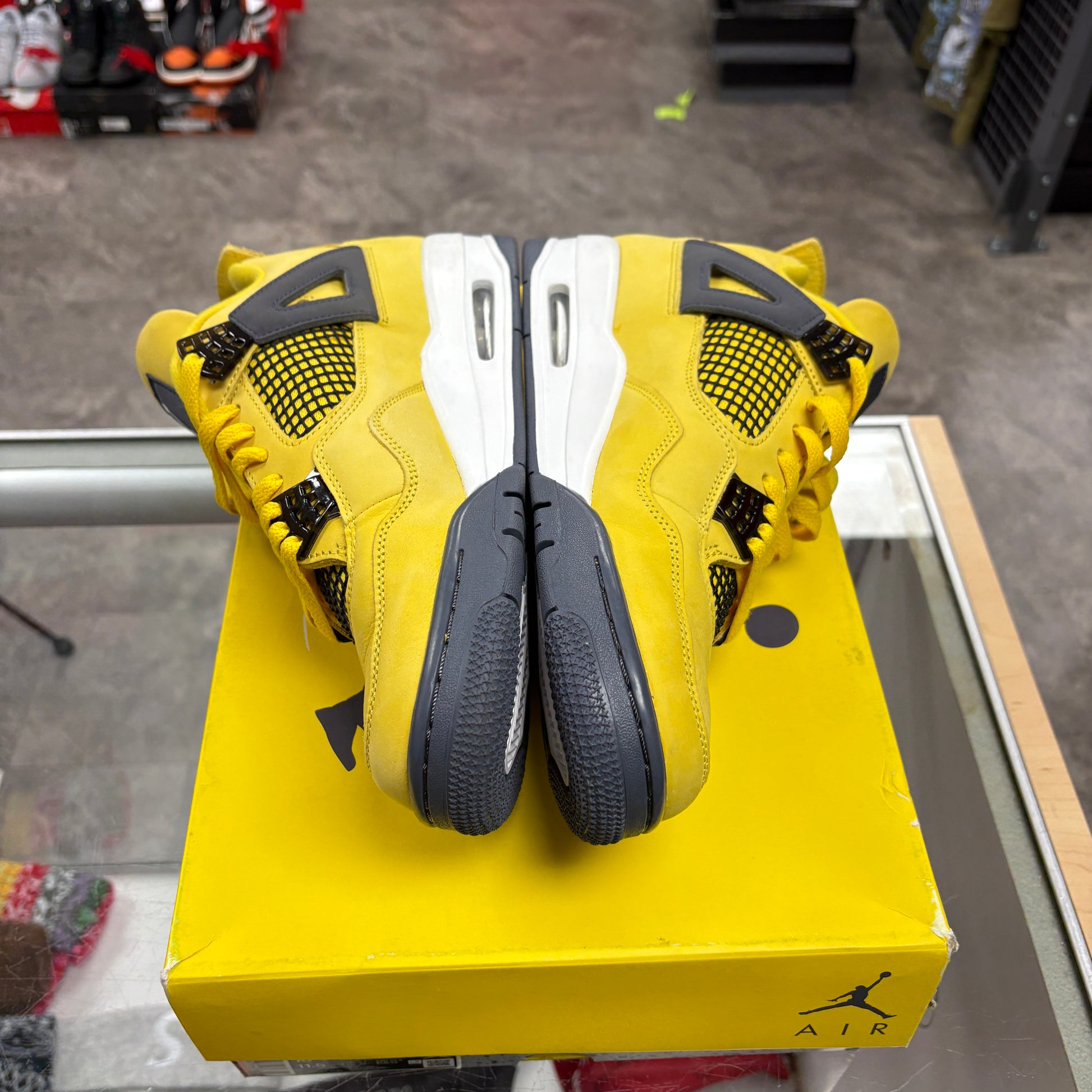 Jordan 4 Retro Lightning (2021)
