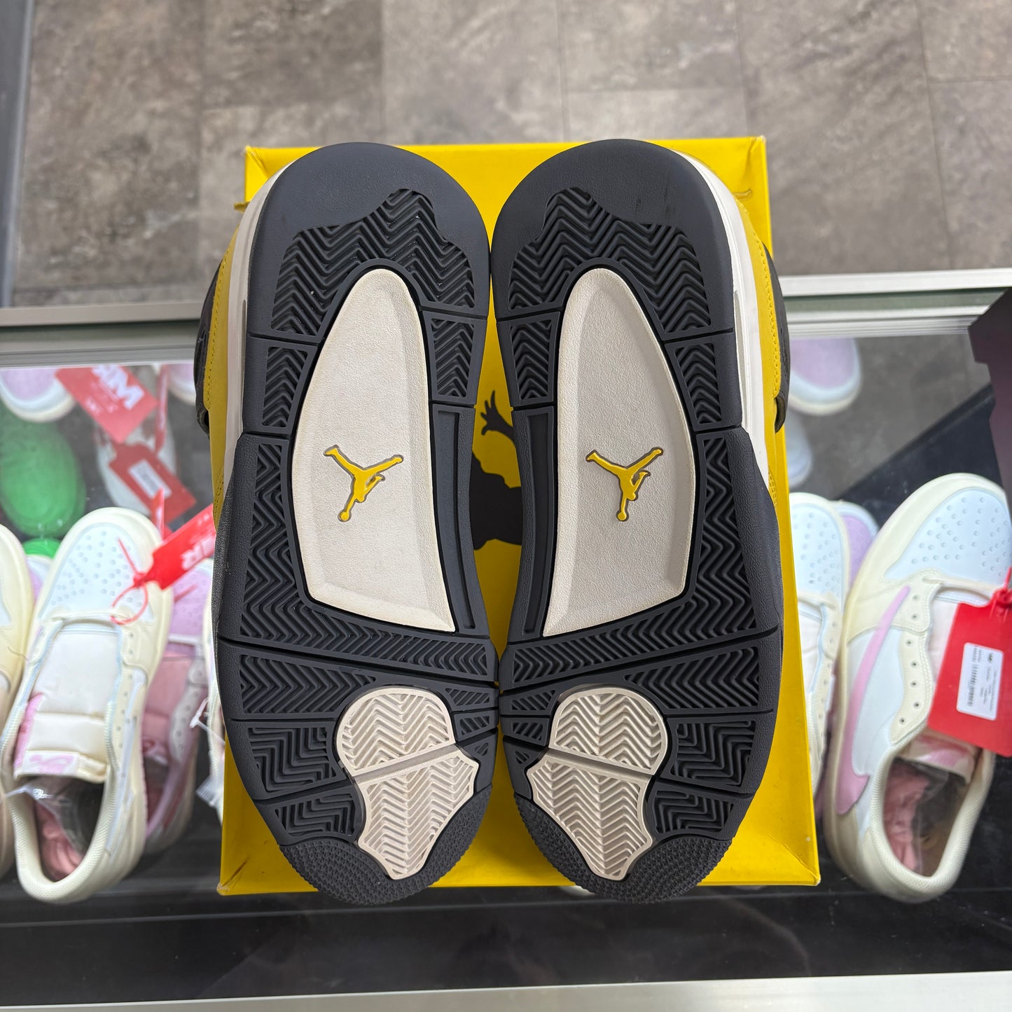 Jordan 4 Retro Lightning (2021)