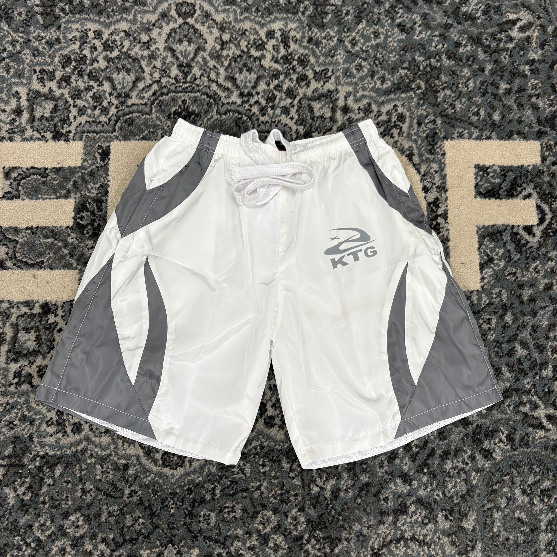 Kash Talk Nylon Windbreaker Set (White Grey)